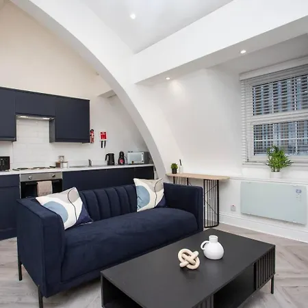 Blenheim House Wifi Free Parking City Centre شقة *