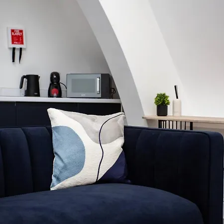 Blenheim House Wifi Free Parking City Centre شقة